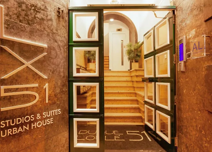 Lx51 Center - Studios & Suites By Apt Iin